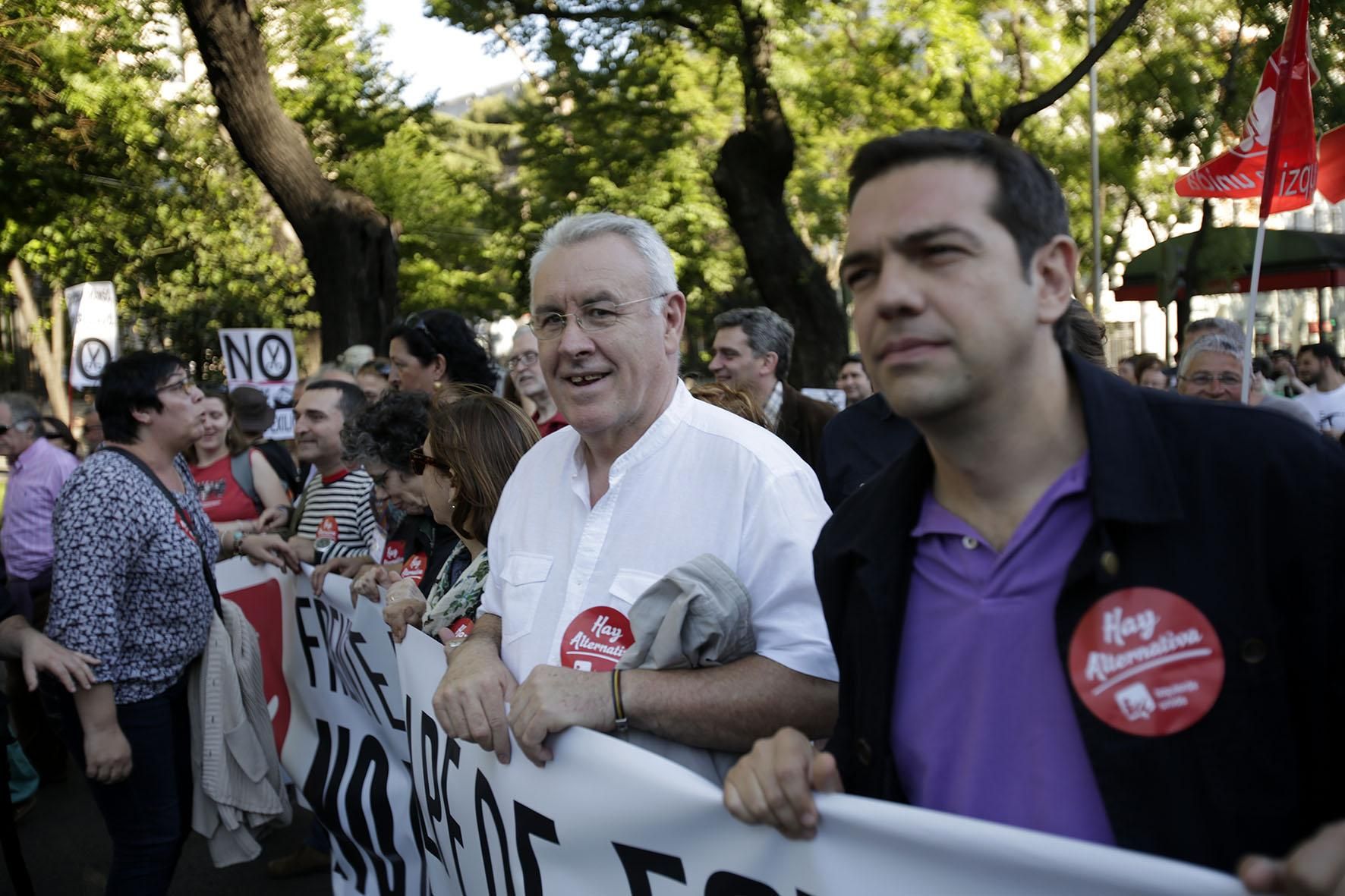 Alexis Tsipras, líder de Syriza, acompañado por Cayo Lara en la manifestación