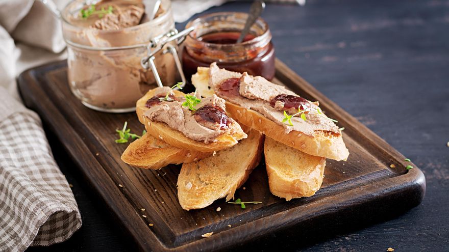 Las tres recetas de paté saludable y original que puedes hacer en casa para tus canapés de Navidad