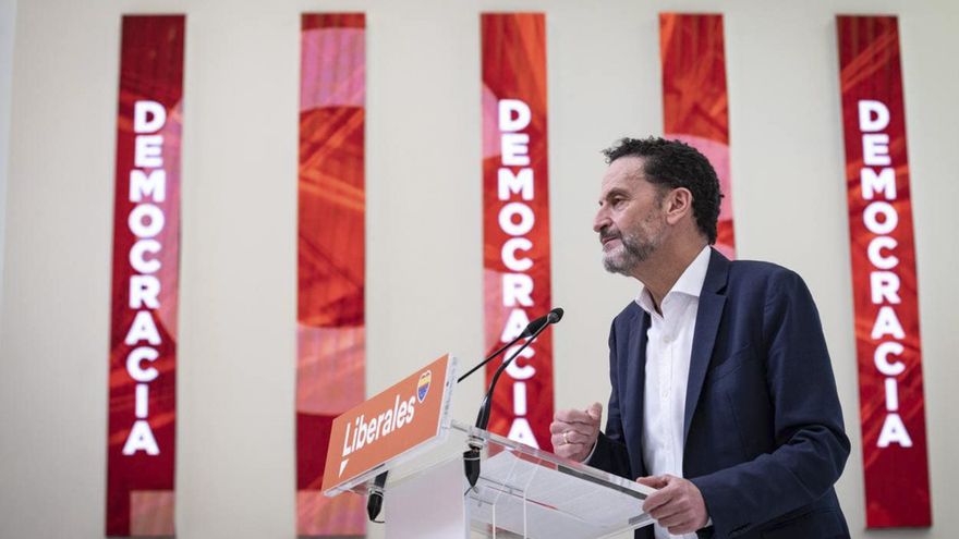 El vicesecretario general y portavoz del Comité Ejecutivo de Ciudadanos, Edmundo Bal durante la rueda de prensa. EFE/Ciudadanos