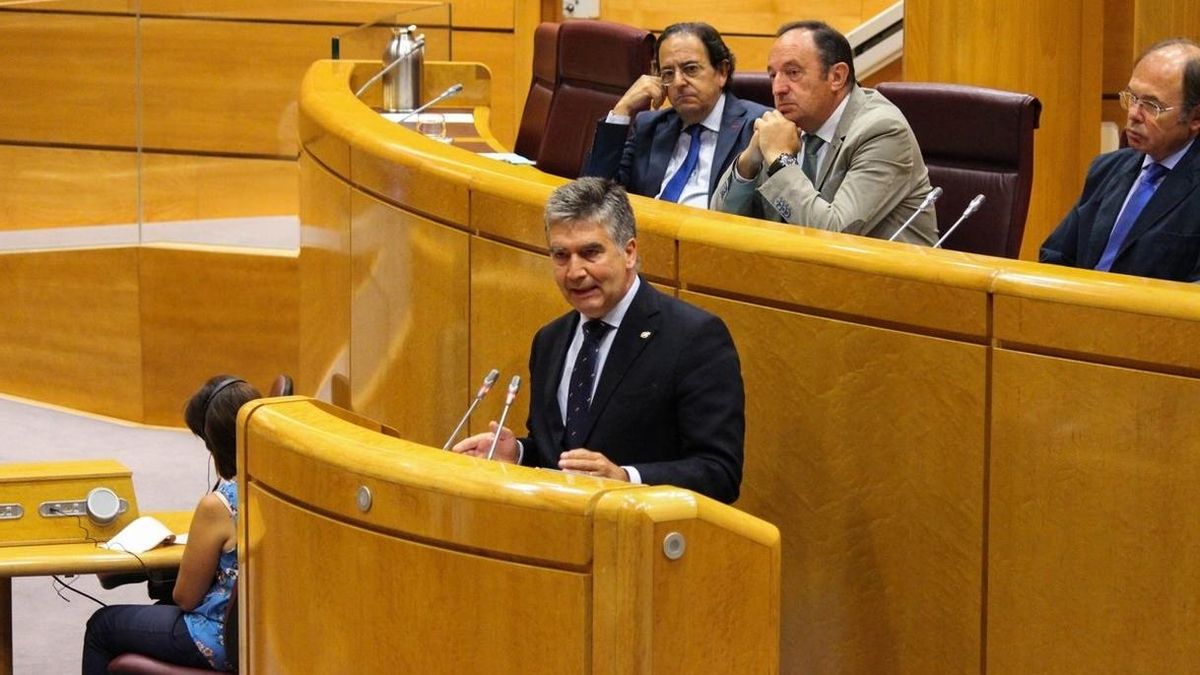 Cosidó acusa a Sánchez de entregar los PGE a Podemos y pronostica que "en pocos años se pasará hambre como en Venezuela"