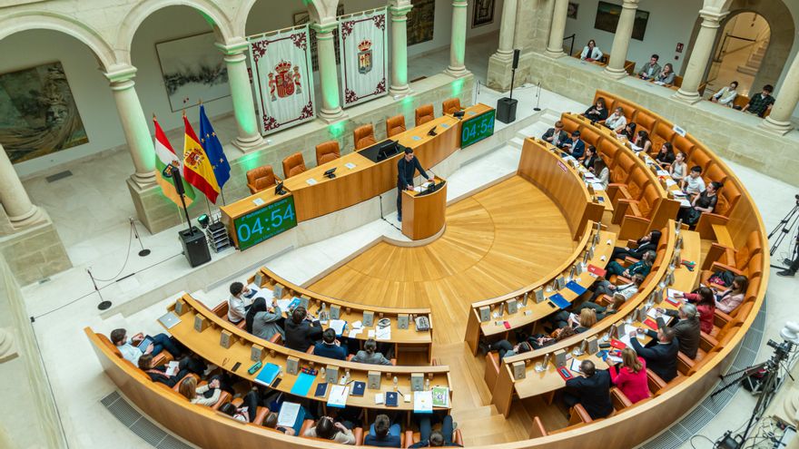 ¿Debería adelantarse el derecho a voto a los 16 años en las elecciones?: estudiantes de La Rioja debatirán sobre ello