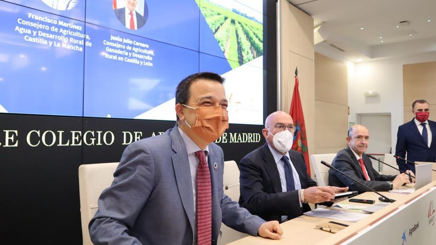 El consejero de Agricultura en el Colegio de Abogados de Madrid