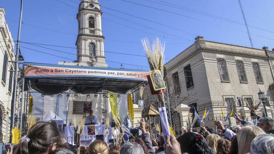 Organizaciones sociales y políticas confluyen en San Cayetano en una nueva marcha opositora