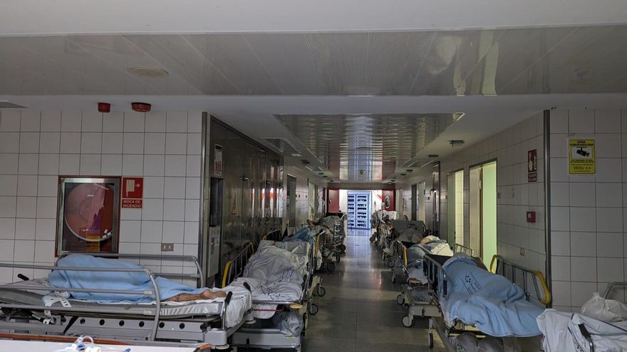 Colapso cronificado en las urgencias canarias: "Lo habitual cuando llego al turno es que ya no haya camillas libres"