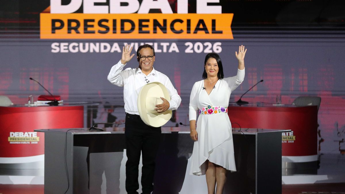La derechista Keiko Fujimori y el progresista Roberto Sánchez disputan una apretada votación para la presidencia de Perú