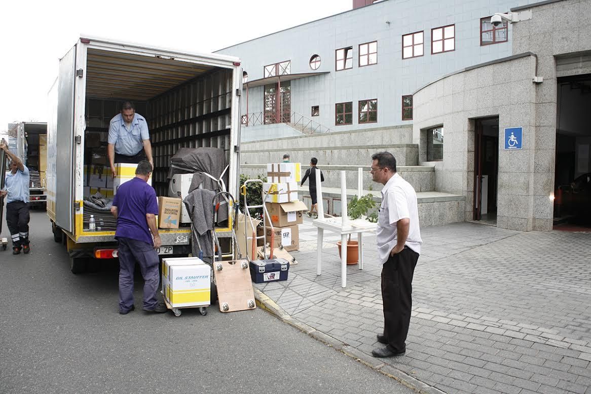Mudanza de la comisaría de la calle Venegas a la Jefatura Superior de Policía de Canarias.(ALEJANDRO RAMOS)