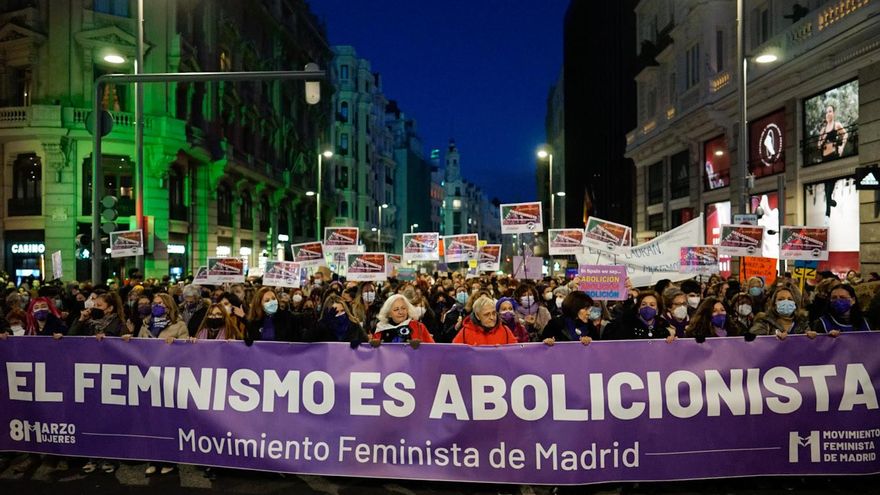 Una de las dos manifestaciones del 8M en Madrid carga contra las políticas "antifeministas" del Gobierno