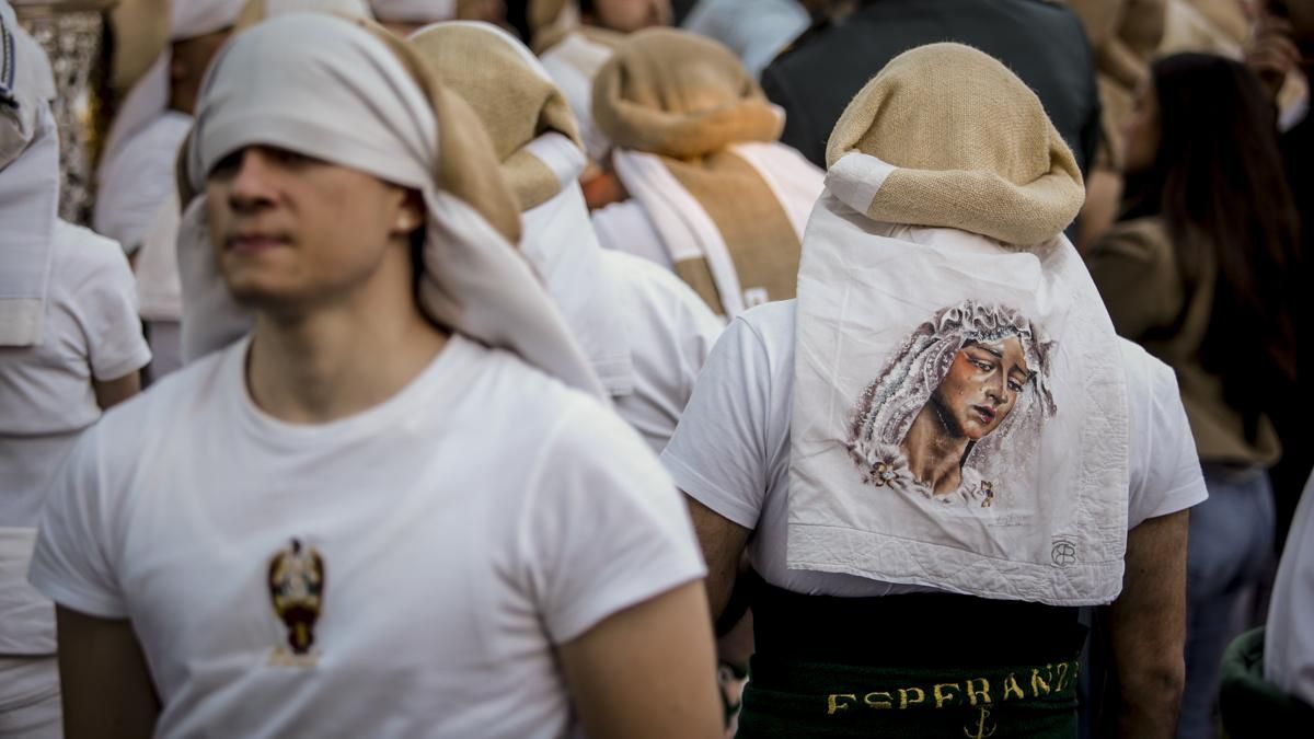 Salida procesional de la Hermandad de la Esperanza, en imágenes