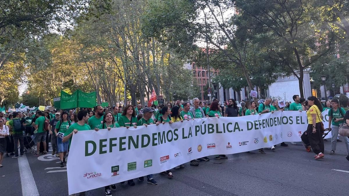 Miles de personas toman el centro de Madrid para exigir una educación pública de calidad en plena huelga de profesores