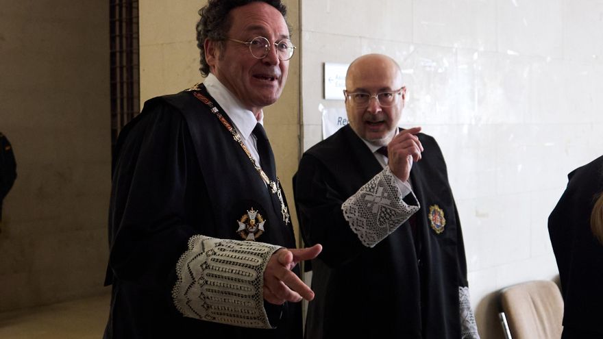 El fiscal general del Estado, Álvaro García Ortiz (i), durante el acto toma posesión de Jesús Dacio Arteaga (d) como fiscal superior de la Fiscalía de Cantabria en 2024