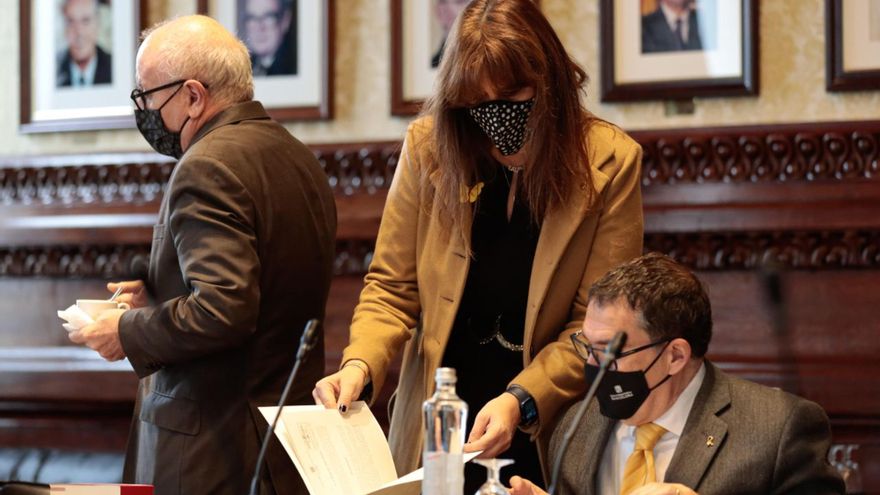 Junts cesa a Cuevillas de la Mesa del Parlament por criticar las resoluciones simbólicas contra el rey