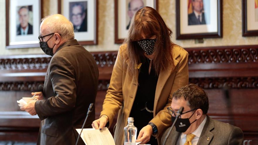 Cuevillas, sentado junto a Borràs
