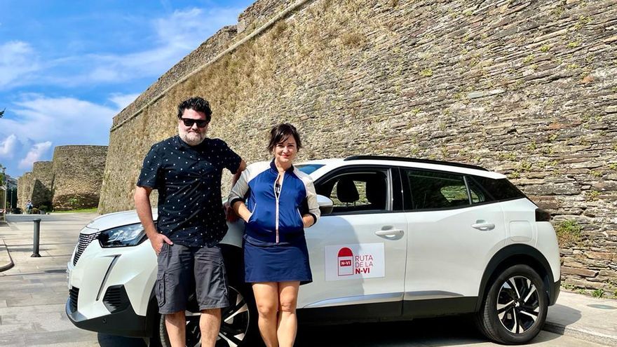 Xosé Ramón Nóvoa y Silvia Vázquez, promotores de la Ruta de la N-VI, en Lugo.