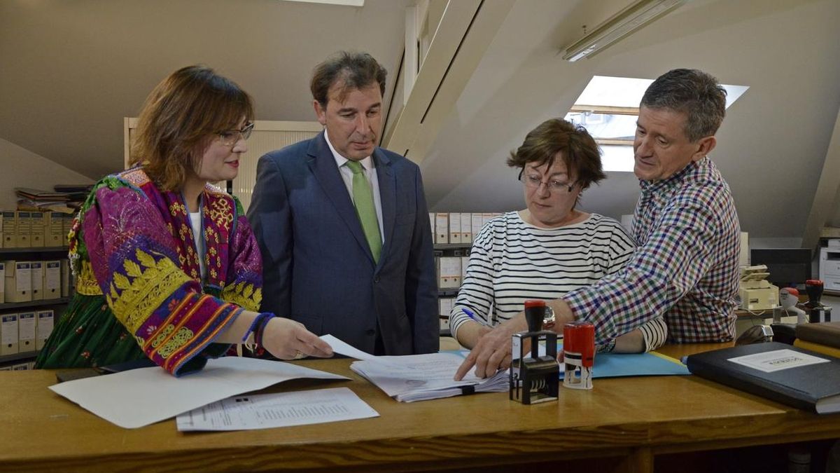El presidente del Comité Electoral Regional del PP, Francisco Rodriguez Argüeso, ha presentado las candidaturas.