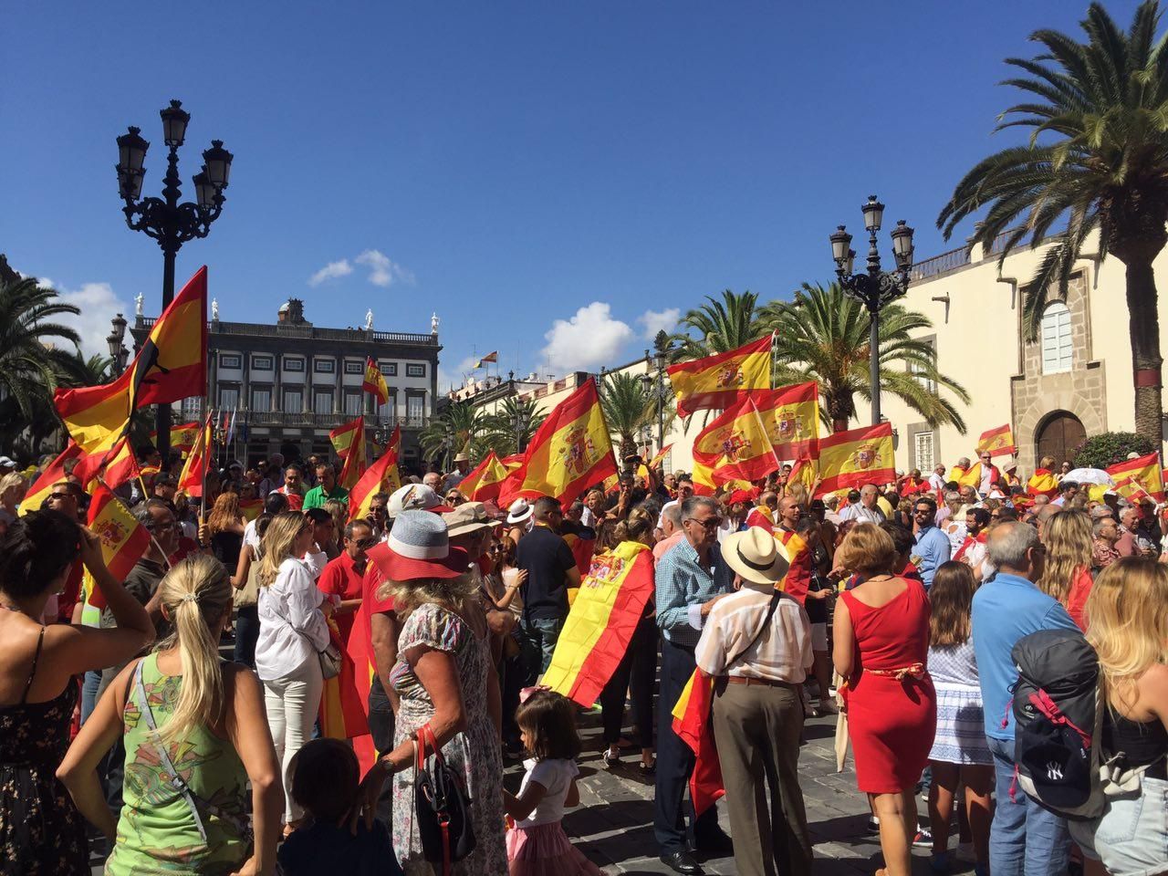 Concentración a favor de la unidad de España en Las Palmas de Gran Canaria