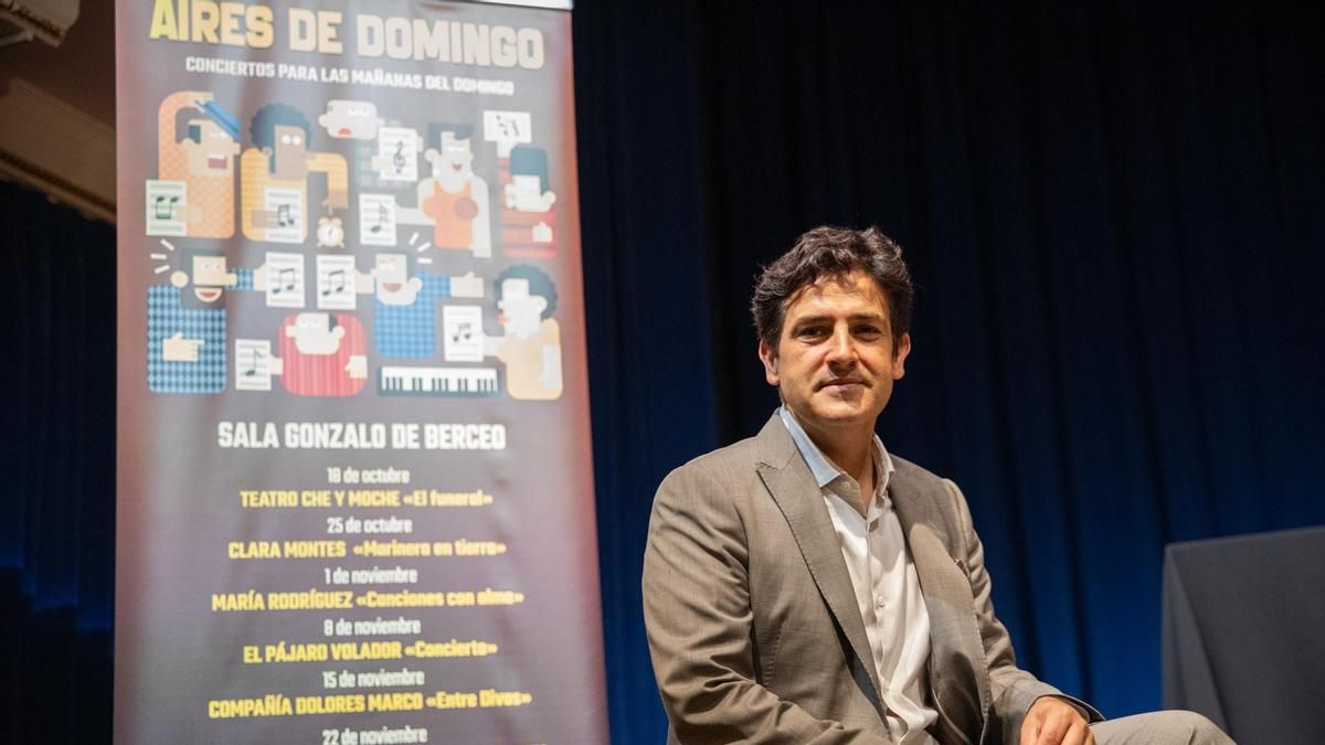 El director general de Cultura, Roberto Iturriaga, presenta Aires de Domingo