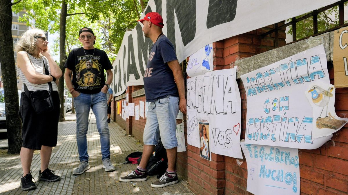 Muchos carteles en apoyo a la expresidenta.