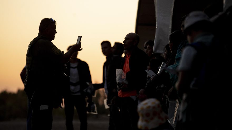 Grupos proinmigrantes presentan una demanda legal contra nuevas normas de asilo en EE.UU.