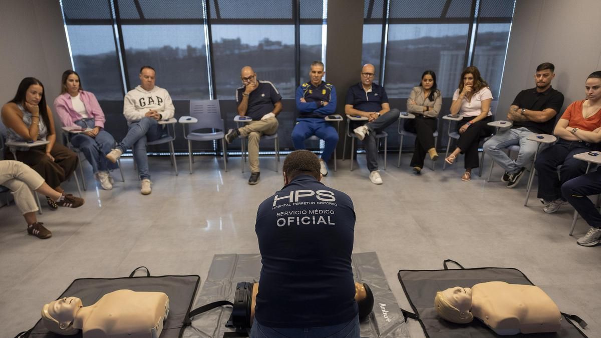 HPS imparte un curso de RCP y primeros auxilios a trabajadores de la UD Las Palmas