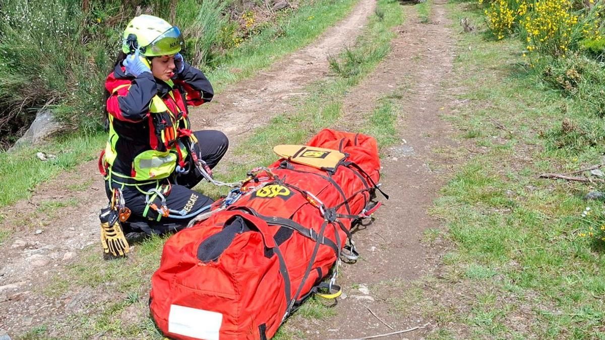 Evacuado en helicóptero un motorista que resultó herido cuando circulaba por un camino en Barjas