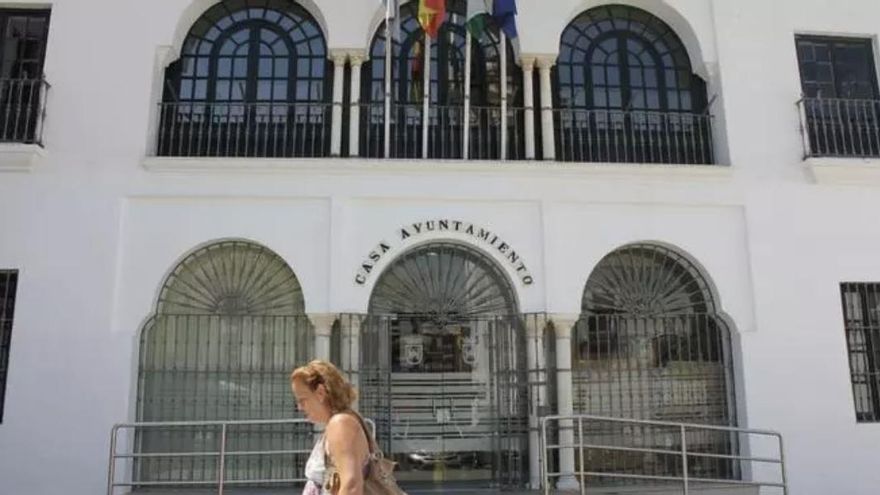 El PSOE de Sanlúcar la Mayor sella un pacto de legislatura con un grupo independiente sin el apoyo de IU