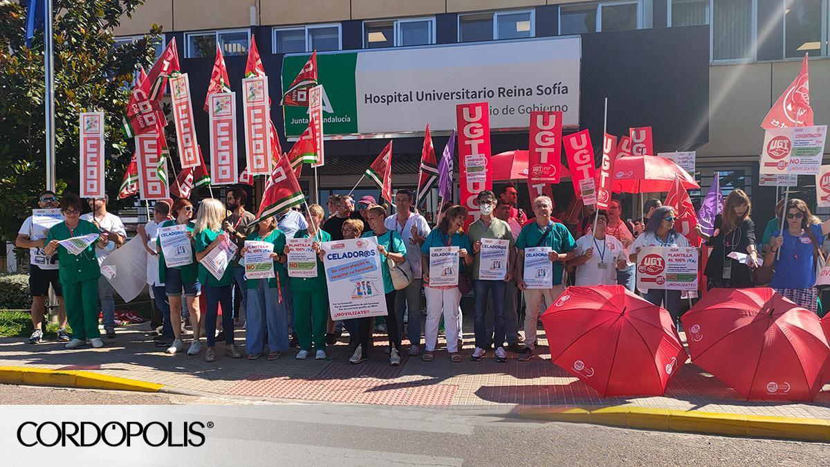 CCOO y UGT protestan por la falta de personal y el retraso del plan ...
