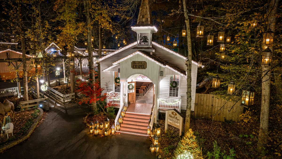 La Dolly Chapel, la iglesia que celebra bodas en el parque temático Dollytown