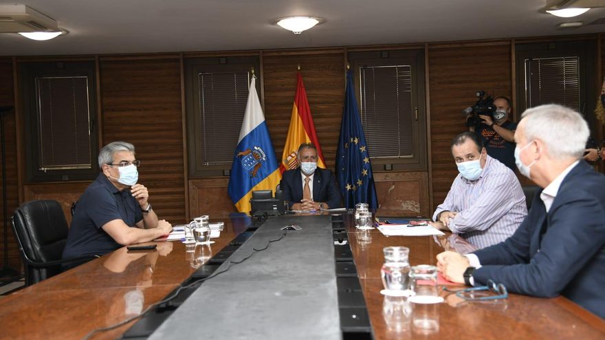 Canarias cierra el ocio nocturno al completo, limita el horario de la hostelería y restringe las visitas en centros de mayores