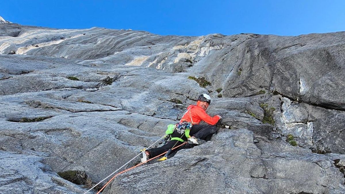 Dani Arnold, Alexander Huber y Simon Gietl abren una nueva ruta en la pared este del Jirishanca (Perú)