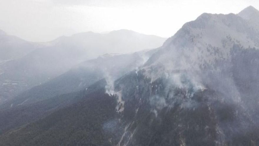 El incendio de Plan continúa activo sin avance