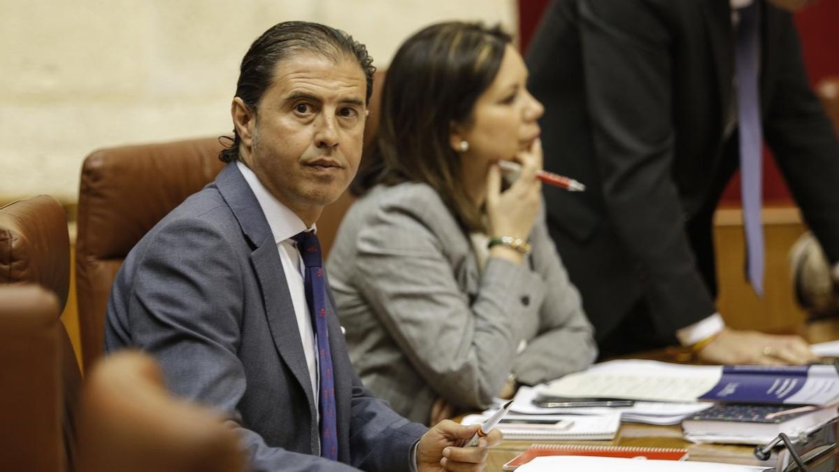 Vox dice que "no consentirá" que se implanten planes del anterior Ejecutivo socialista y "menos" sobre memoria