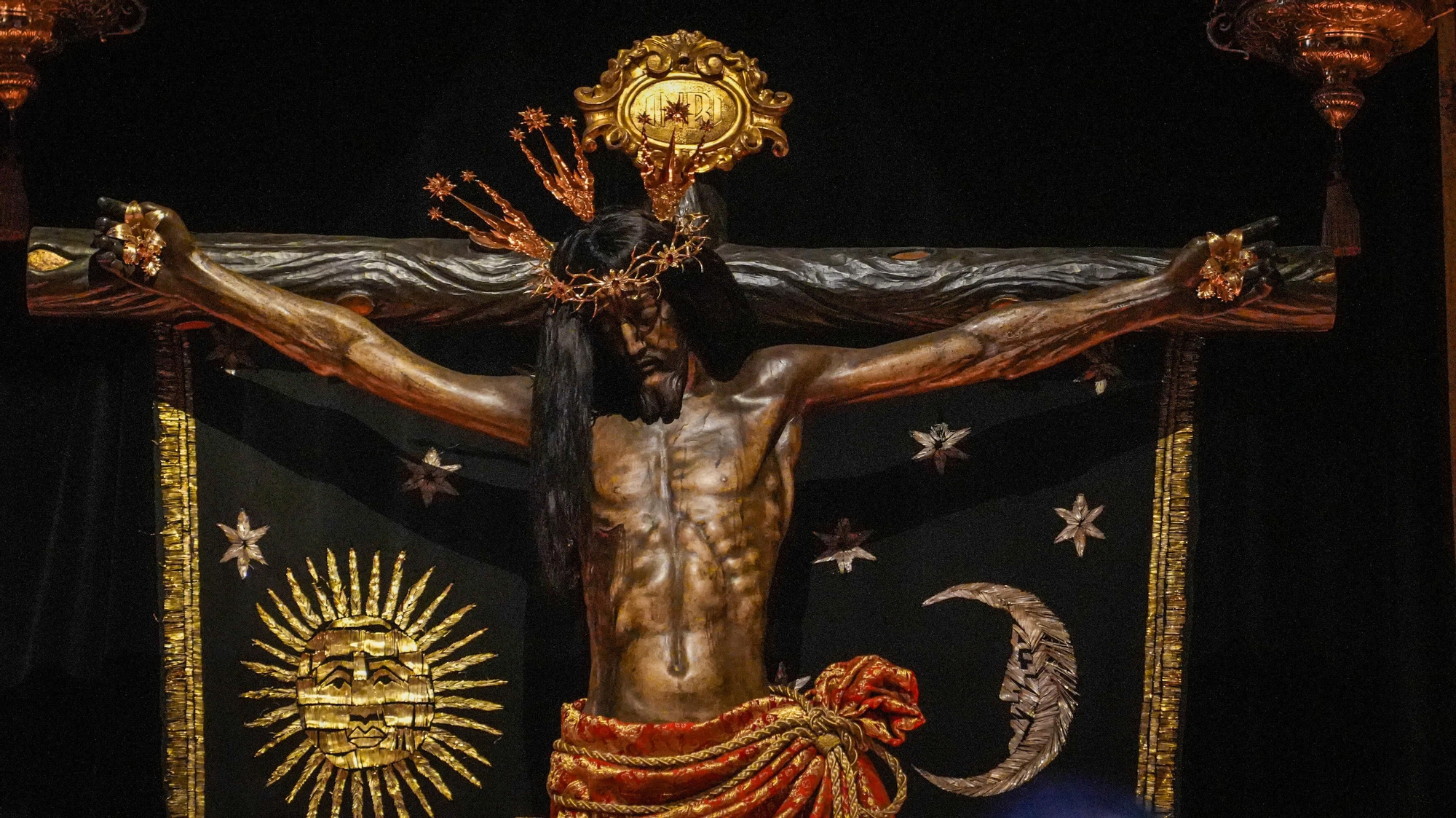 Los besapiés de Jesús Rescatado y del Cristo del Remedio de Ánimas, y el besamanos de Jesús, Divino Salvador, en su Prendimiento, en imágenes