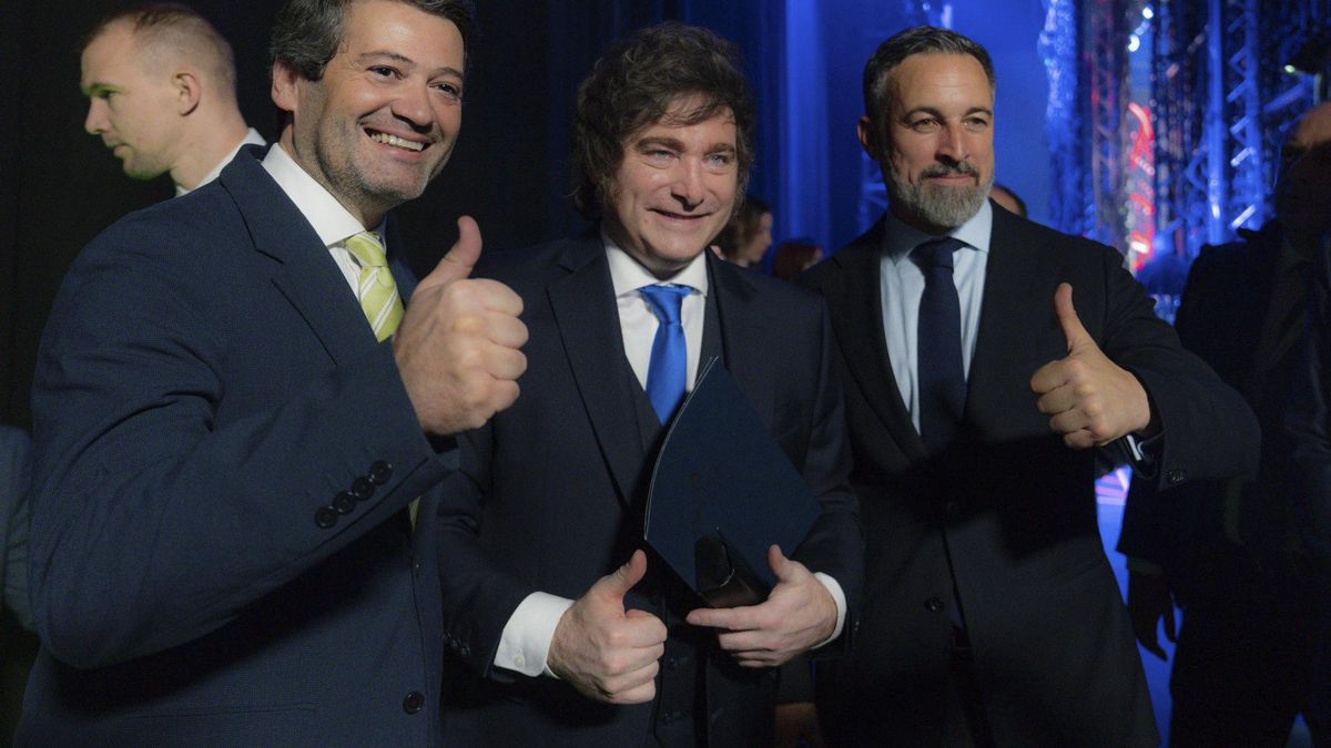 El líder de Chega, André Ventura, con el presidente argentino, Javier Milei y el líder de Vox, Santiango Abascal.  