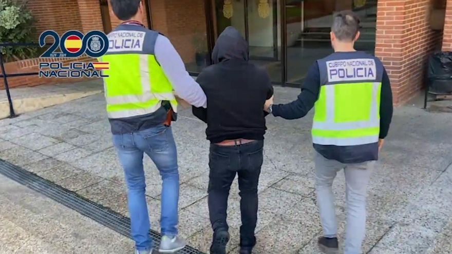 Más de 80 detenidos en España y Perú por estafar más de tres millones de euros con el timo del falso agente bancario