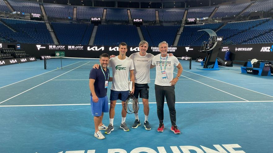 Novak Djokovic reaparece entrenando en Australia tras una victoria en los tribunales