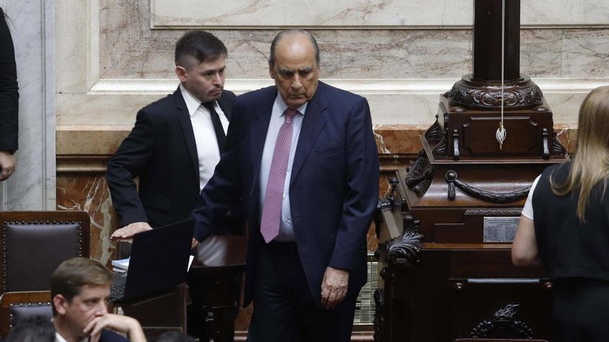 Preguntas sin respuestas, nerviosismo y gritos: Francos titubeó en su defensa de los Milei por el caso $LIBRA