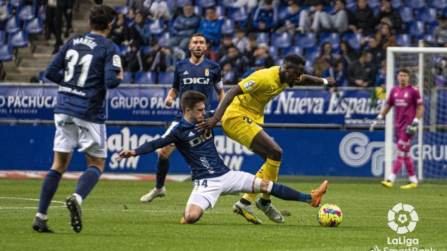 La UD Las Palmas sobrevive ante el Oviedo