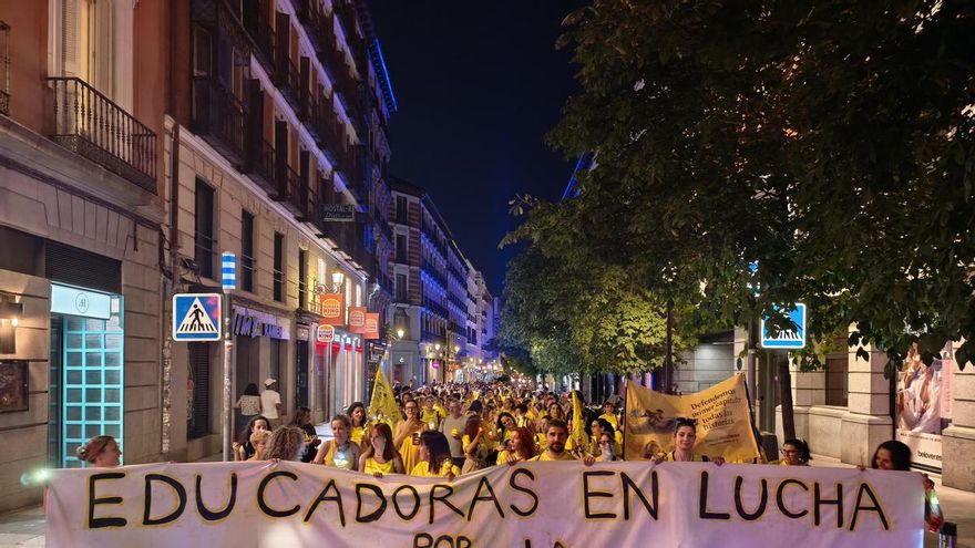 Una manifestación nocturna de educadoras infantiles por Madrid prepara el camino para el nuevo curso: la huelga continuará