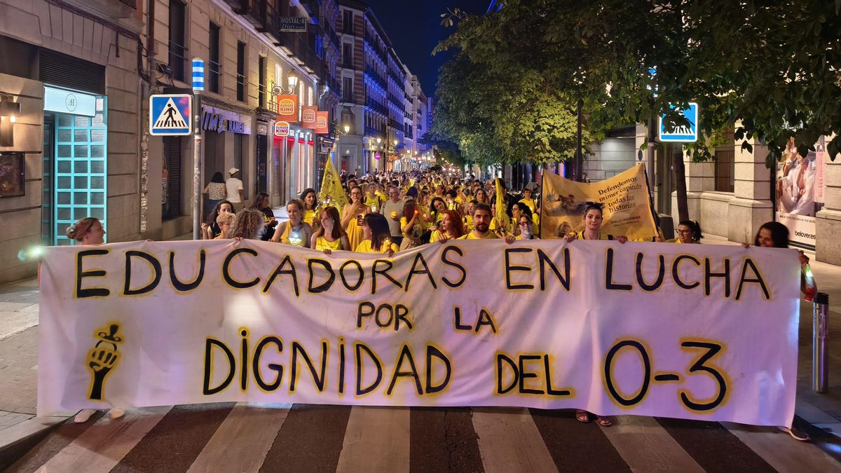 Una manifestación nocturna de educadoras infantiles por Madrid prepara el camino para el nuevo curso: la huelga continuará
