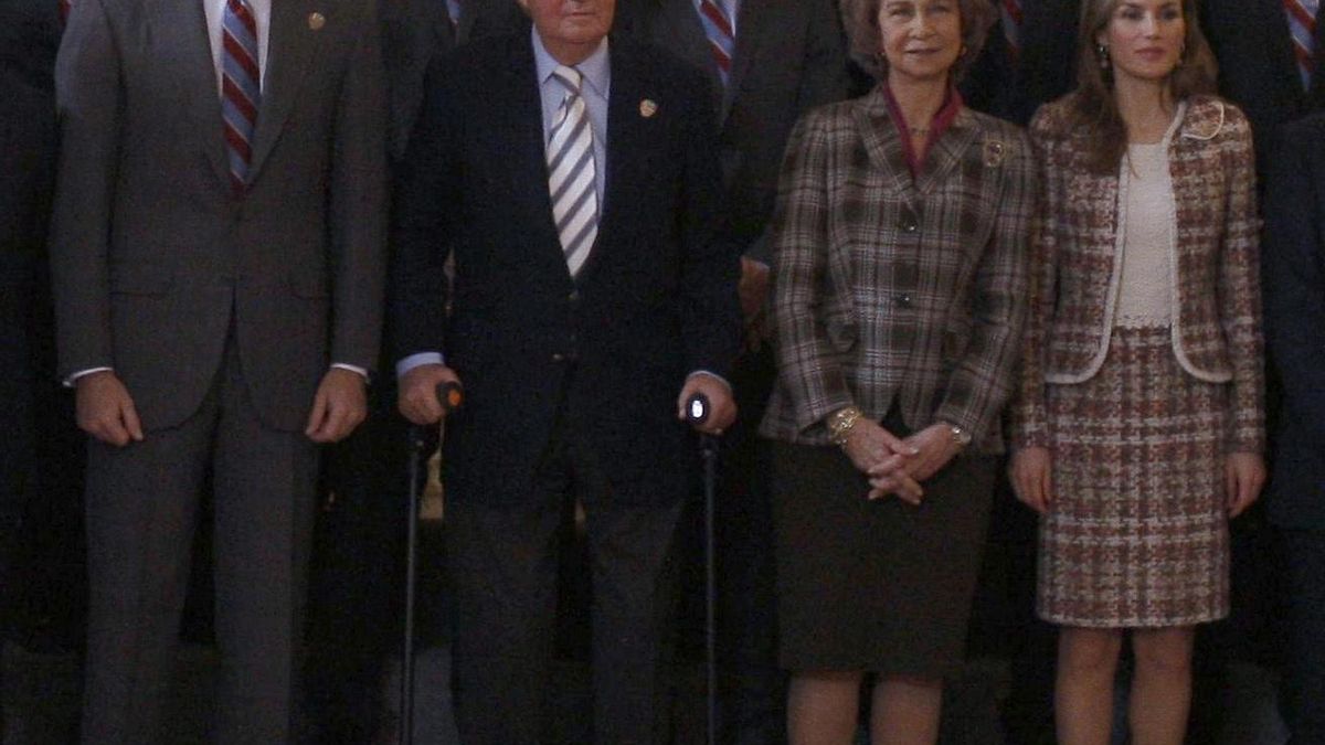 La Monarquía vuelve a suspender en abril y pierde 1,2 puntos respecto a la última vez que se preguntó