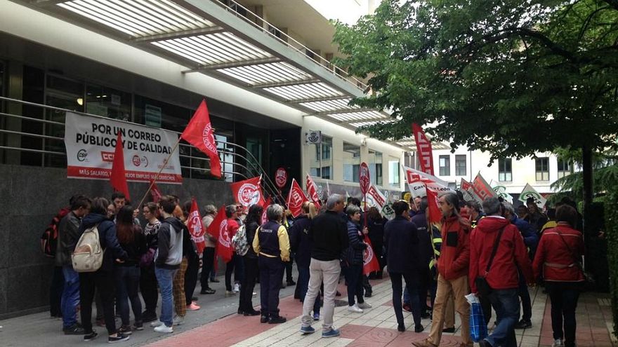 Protesta en Correos