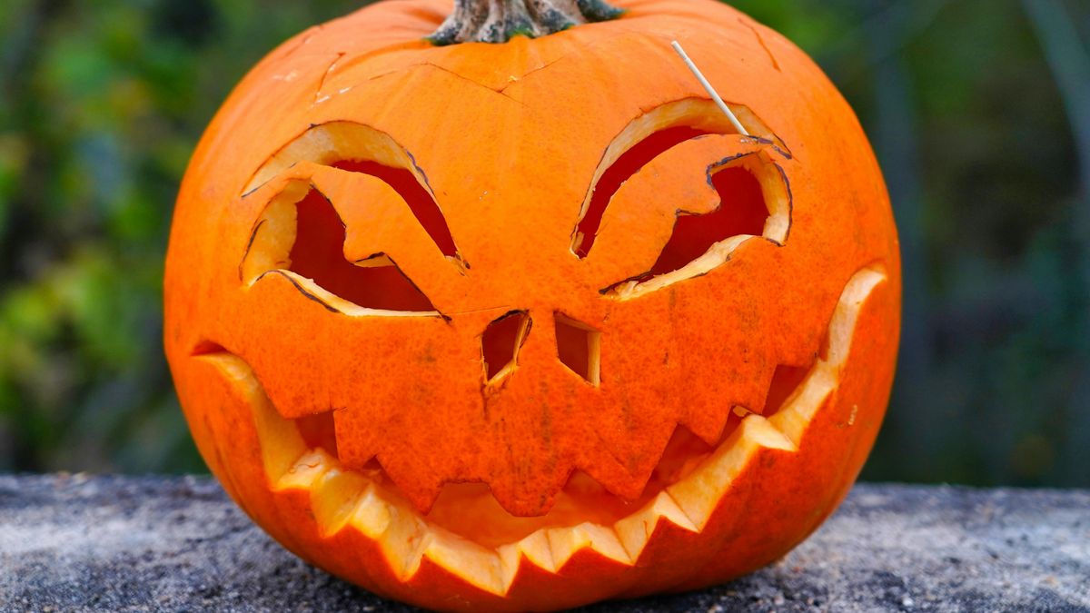 Cómo vaciar y decorar una calabaza de Halloween para aprovechar todo su contenido