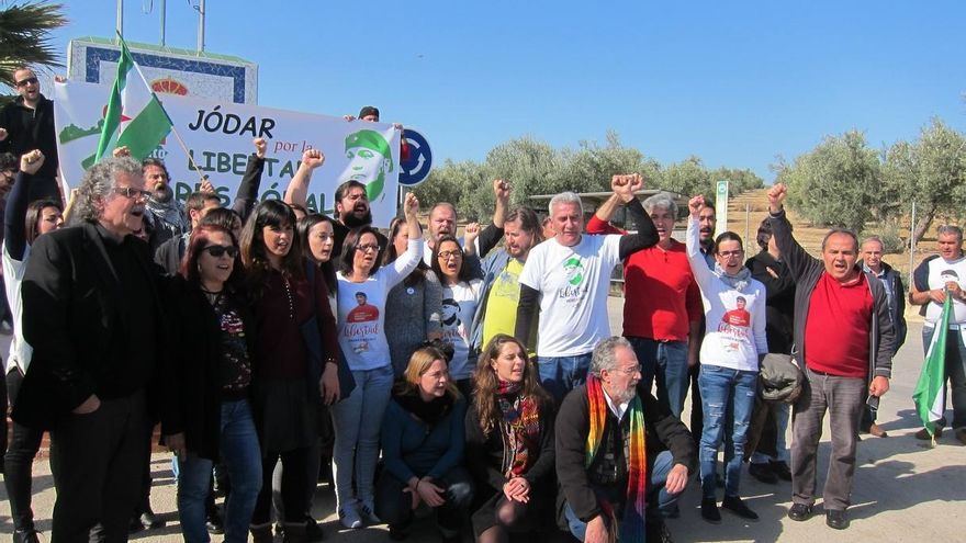 Parlamentarios y diputados reclaman ante la cárcel junto al SAT la libertad de Bódalo