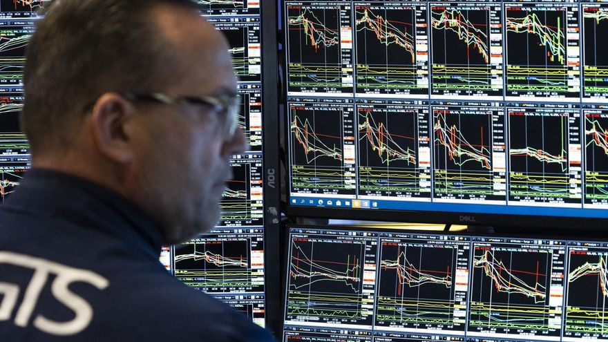 Se desploman las acciones argentinas en Wall Street y el Riesgo País se dispara por encima de los 900 puntos