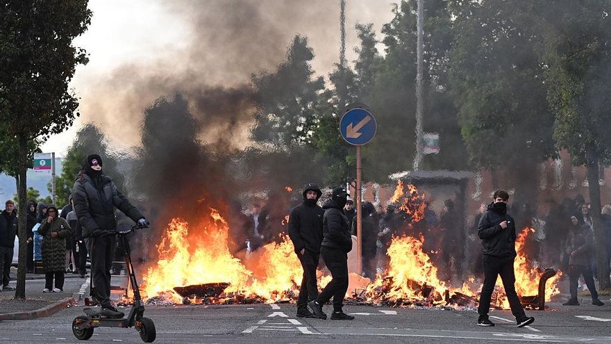 Cómo Elon Musk incita a la violencia en Irlanda del Norte y qué puede hacer el Gobierno británico para frenarlo