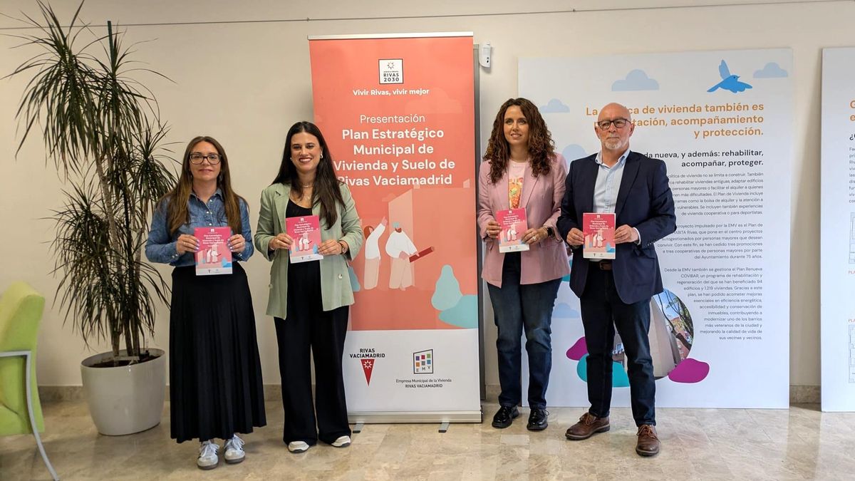 La alcaldesa de Rivas y sus concejales, en la presentación del nuevo plan municipal de vivienda