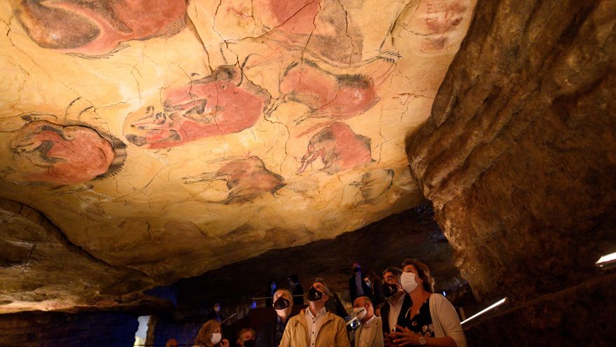 Cómo la explotación turística casi acaba con las Cuevas de Altamira