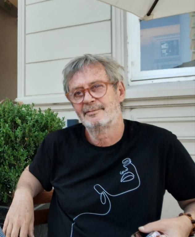 Jeanmaire nació en la localidad bonaerense de Baradero, en 1957.