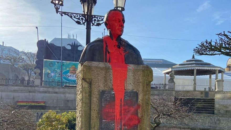 GKS reivindica el ataque al busto de Fraga y lo tacha de "responsable" de los crímenes del 3 de marzo de 1976