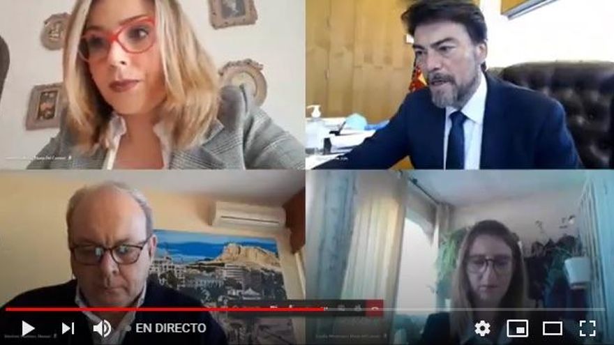 El alcalde de Alicante y la vicealcaldesa, arriba, durante el pleno telemático.